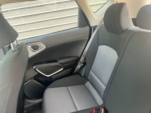 Used 2025 Kia Soul LX w/ LX Technology Package image 34