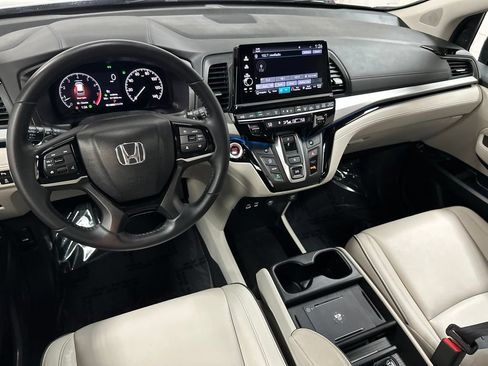 Used 2025 Honda Odyssey Touring image 12