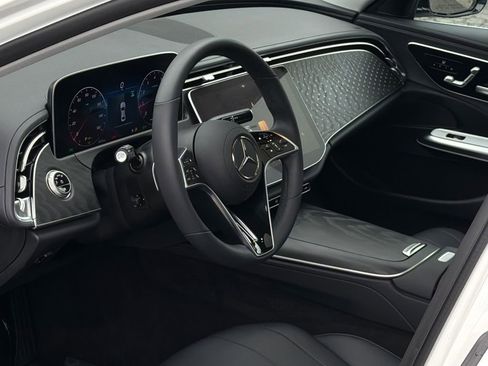 Used 2025 Mercedes-Benz E 350 4MATIC Sedan image 13