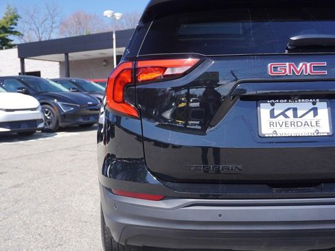 Used 2020 GMC Terrain SLE w/ Driver Convenience Package image 16