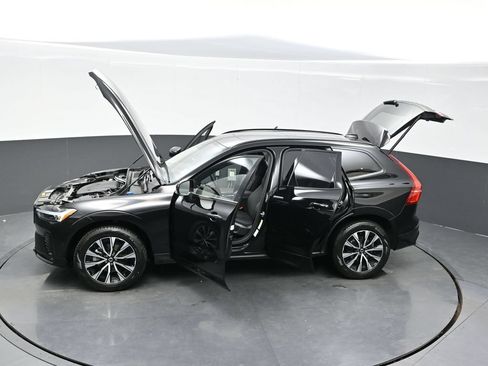 Used 2025 Volvo XC60 B5 Plus w/ Climate Package AWD/4WD image 38