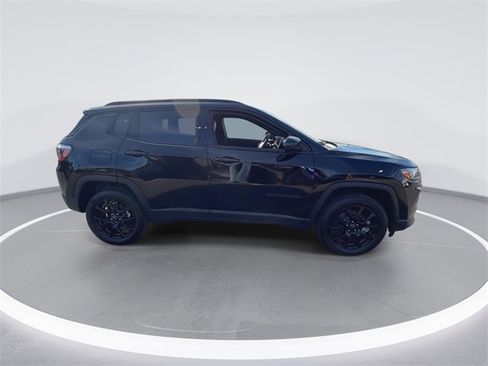 New 2026 Jeep Compass Latitude image 9