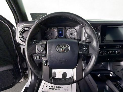 Used 2017 Toyota Tacoma SR5 image 11