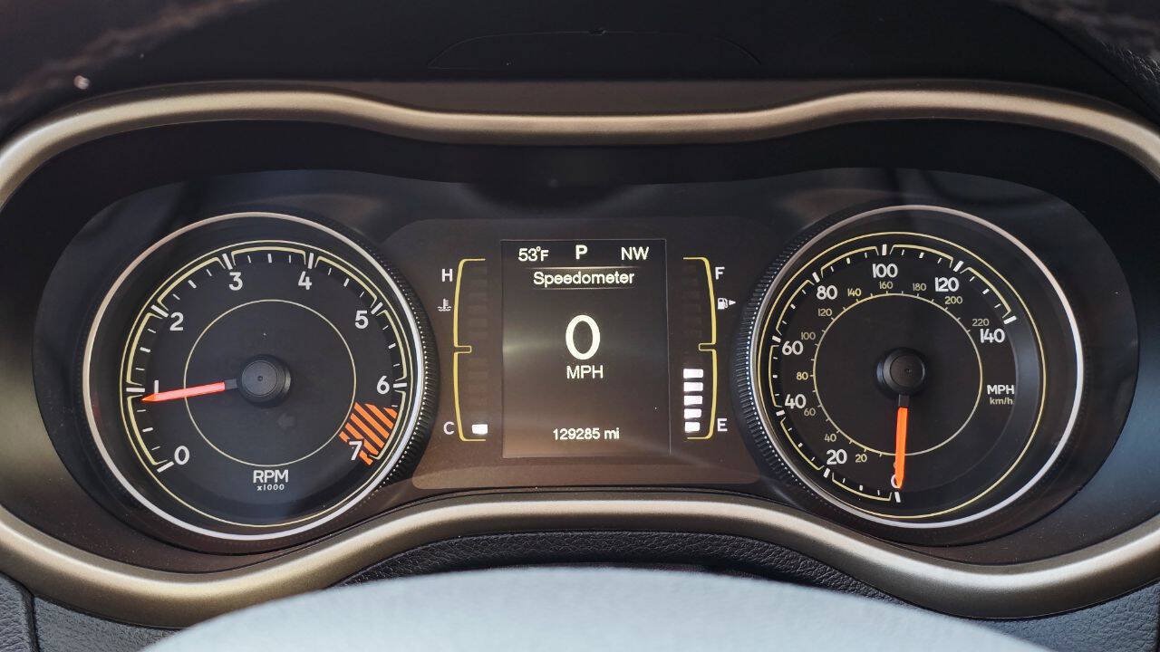 Used 2015 Jeep Cherokee Latitude w/ Cold Weather Group AWD/4WD image 36