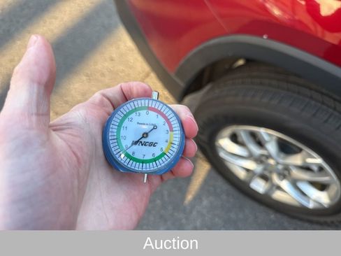 Used 2020 Chevrolet Traverse LT image 23