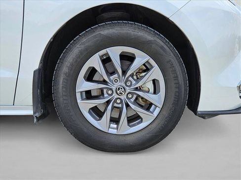 Used 2022 Toyota Sienna XLE FWD image 23