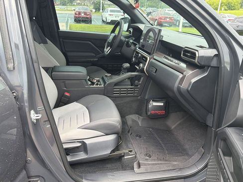 Used 2025 Toyota Tacoma TRD Sport RWD image 13