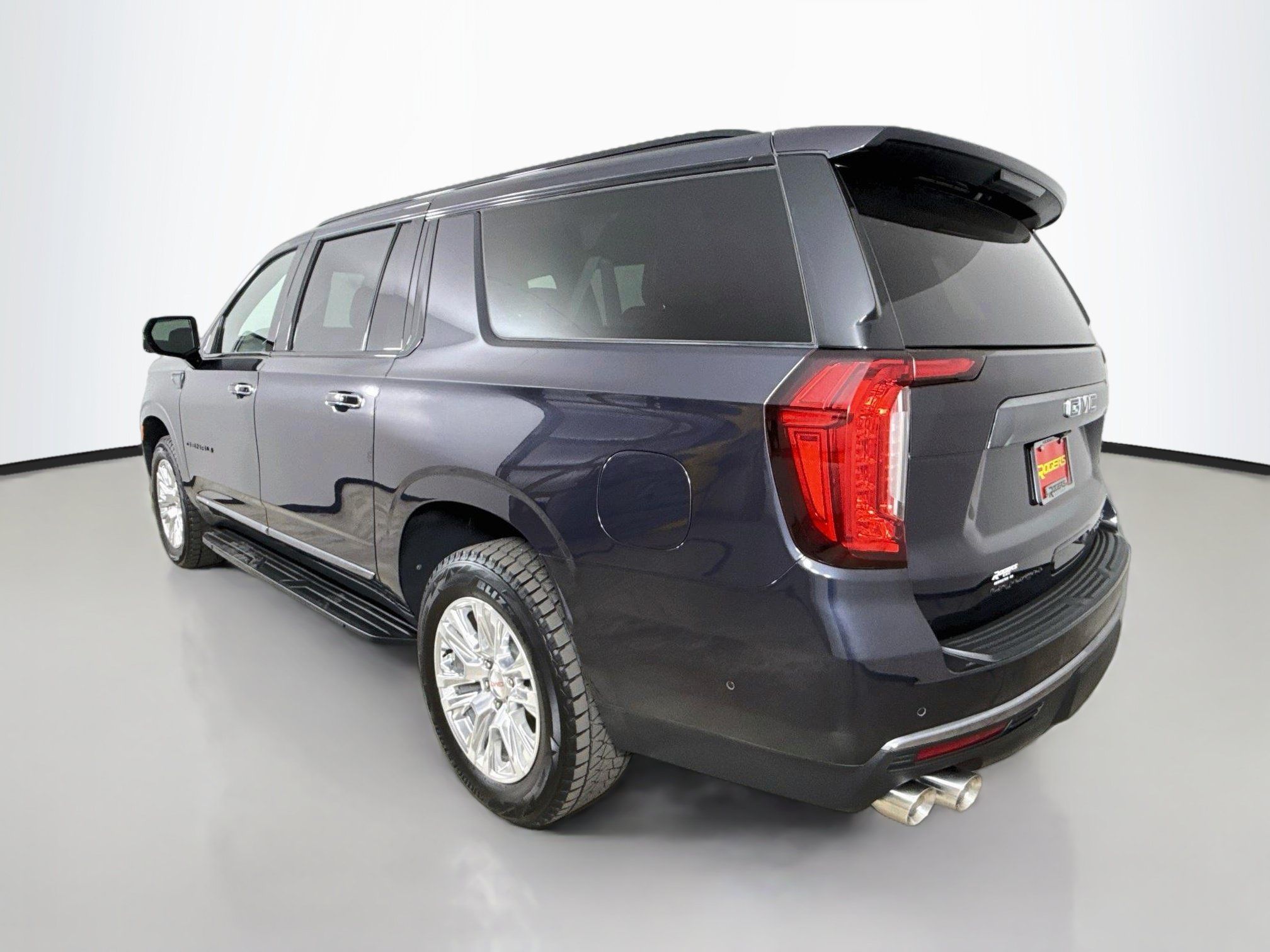 Used 2024 GMC Yukon XL Denali w/ Advanced Technology Package AWD/4WD image 6