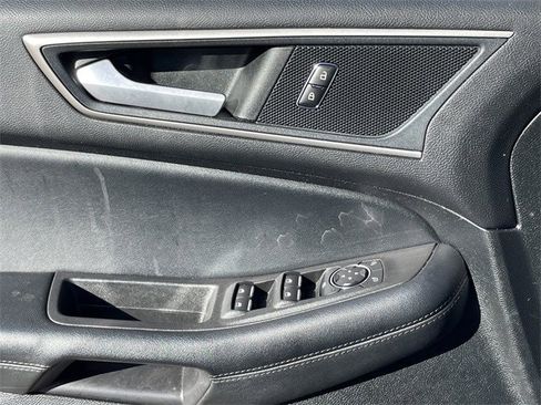 Used 2022 Ford Edge SEL image 25