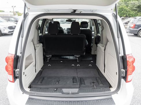 Used 2018 Dodge Grand Caravan SE w/ UConnect Hands-Free Group FWD image 24