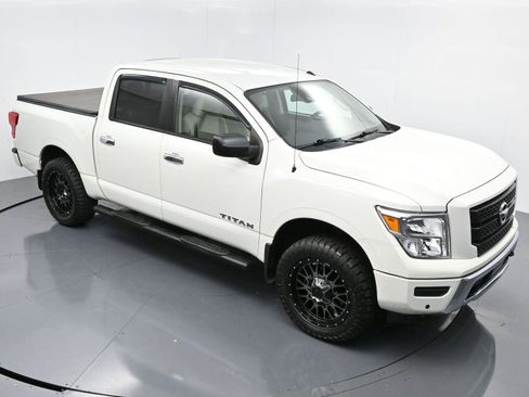 Used 2021 Nissan Titan SV w/ SV Convenience Package image 32