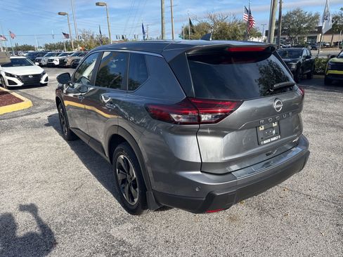 Certified 2025 Nissan Rogue SV image 7