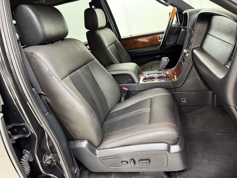 Used 2015 Lincoln Navigator 2WD image 28