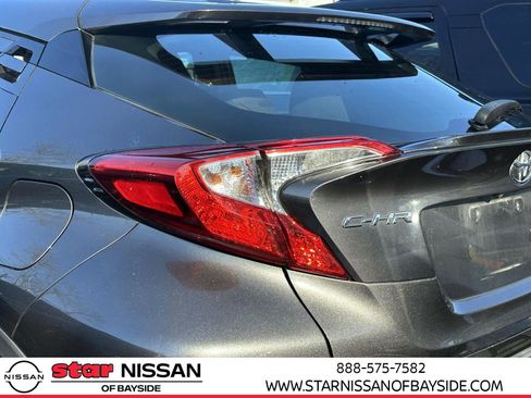 Used 2019 Toyota C-HR XLE image 7