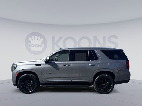 Used 2022 GMC Yukon SLT w/ SLT Premium Package image 2