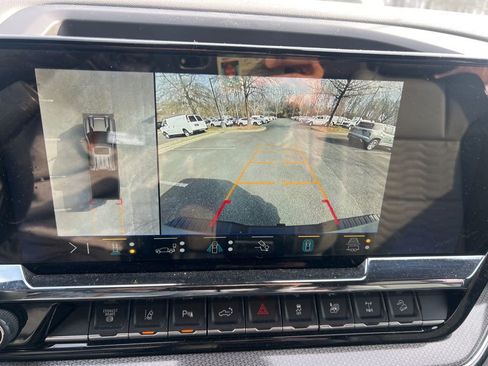 Used 2024 Chevrolet Silverado 2500 ZR2 w/ Technology Package image 32