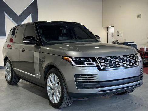 Used 2019 Land Rover Range Rover Supercharged AWD/4WD image 3