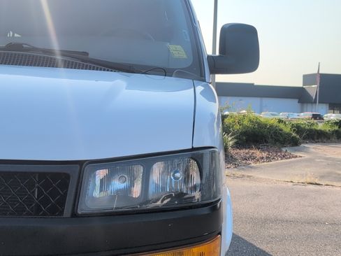 Used 2022 Chevrolet Express 3500 LS RWD image 12