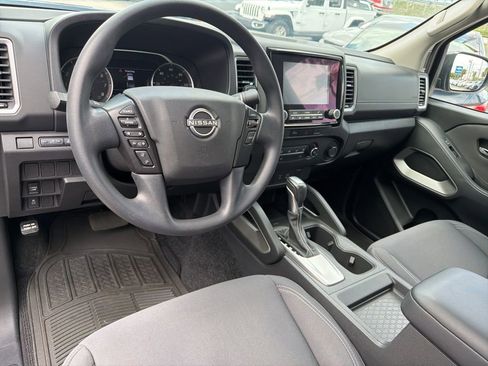 Used 2024 Nissan Frontier SV image 12