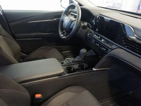 Used 2025 Toyota Camry LE w/ Convenience Package image 22