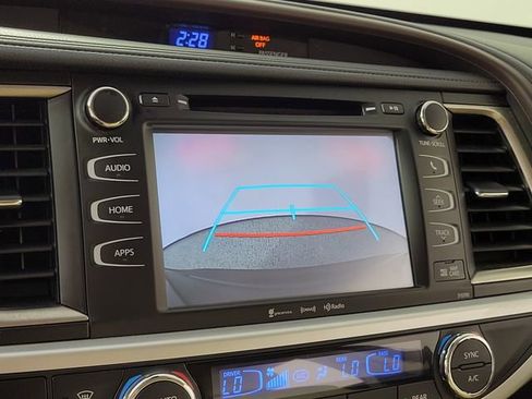 Used 2019 Toyota Highlander XLE FWD image 30