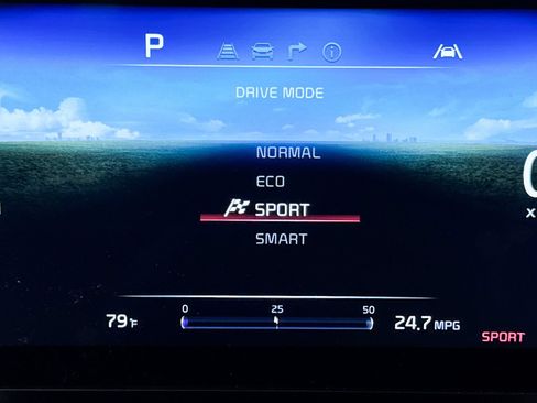 Certified 2024 Kia Carnival SX Prestige FWD image 11