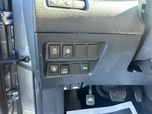 Used 2018 Nissan Rogue Sport SL w/ SL Premium Package image 15