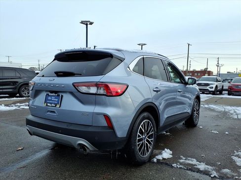 Certified 2022 Ford Escape Titanium image 6