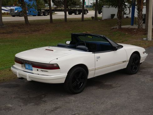 Used 1990 Buick Reatta Convertible image 45