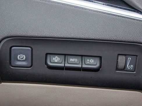 Used 2022 Buick Enclave Avenir w/ Avenir Technology Package image 37