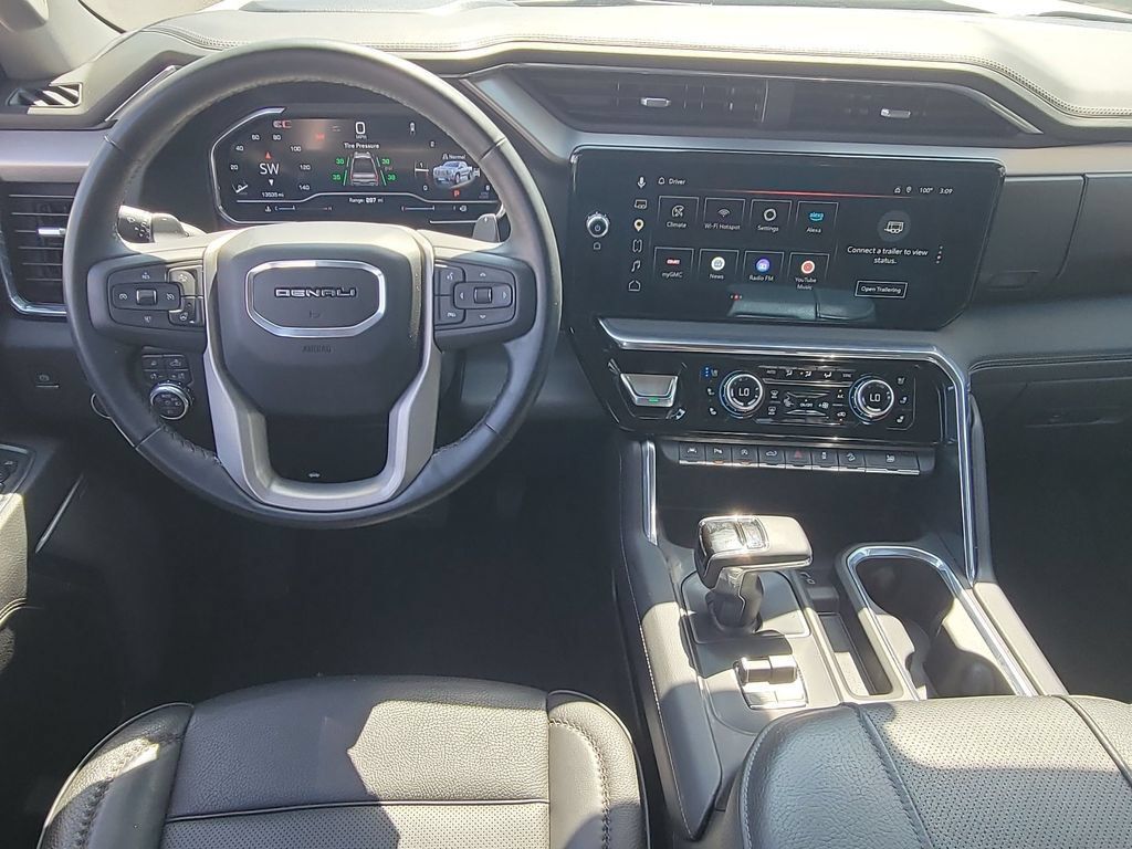 Used 2024 GMC Sierra 1500 Denali w/ Technology Package AWD/4WD image 11