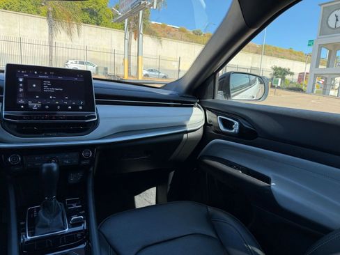 Used 2025 Jeep Compass Limited image 35