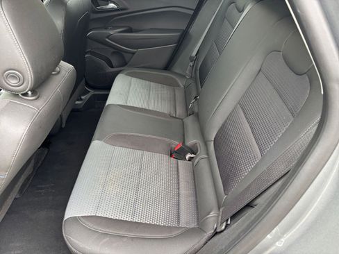 Used 2025 Chevrolet Trax LT image 24