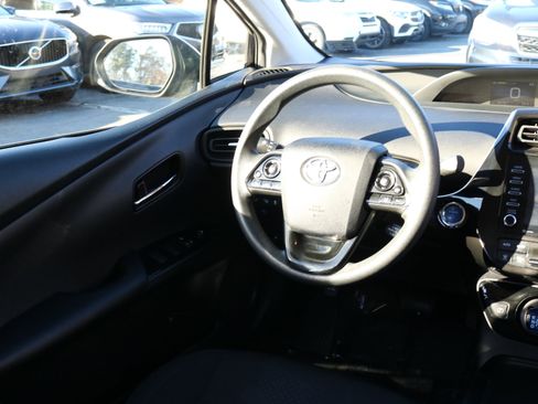 Used 2022 Toyota Prius LE image 19