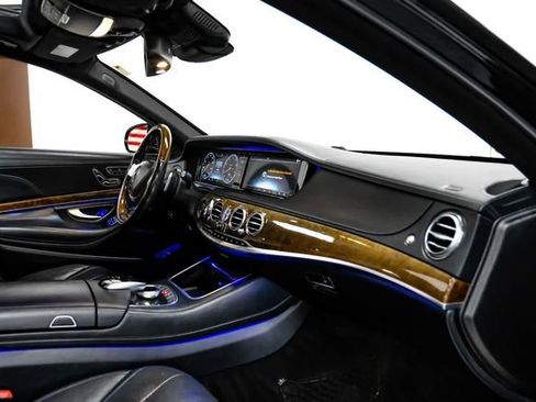 Used 2017 Mercedes-Benz S 550 Sedan image 17