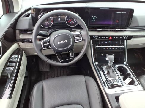 Used 2024 Kia Carnival EX FWD image 12