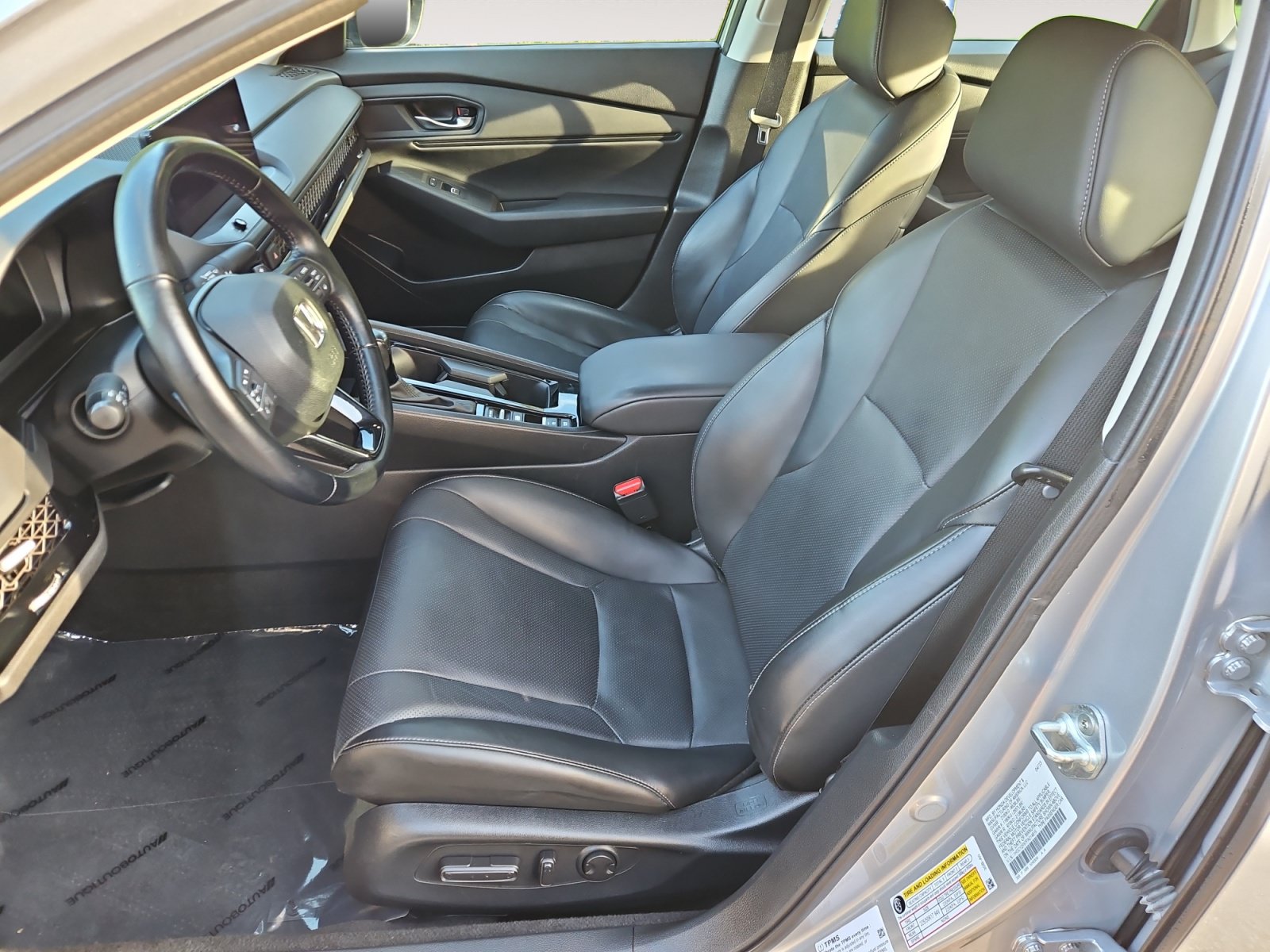 Used 2023 Honda Accord EX-L image 9