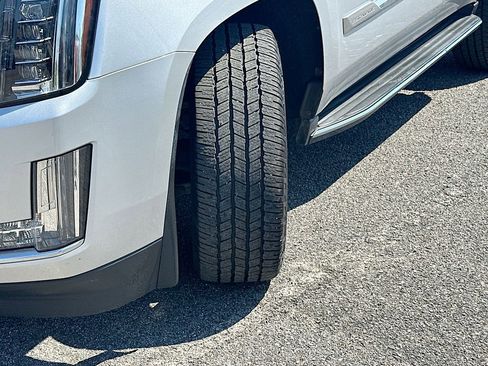 Used 2015 Cadillac Escalade Luxury image 25