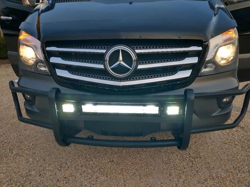 Used 2014 Mercedes-Benz Sprinter 2500 image 42