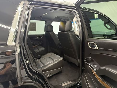 Used 2019 GMC Yukon Denali AWD/4WD image 16