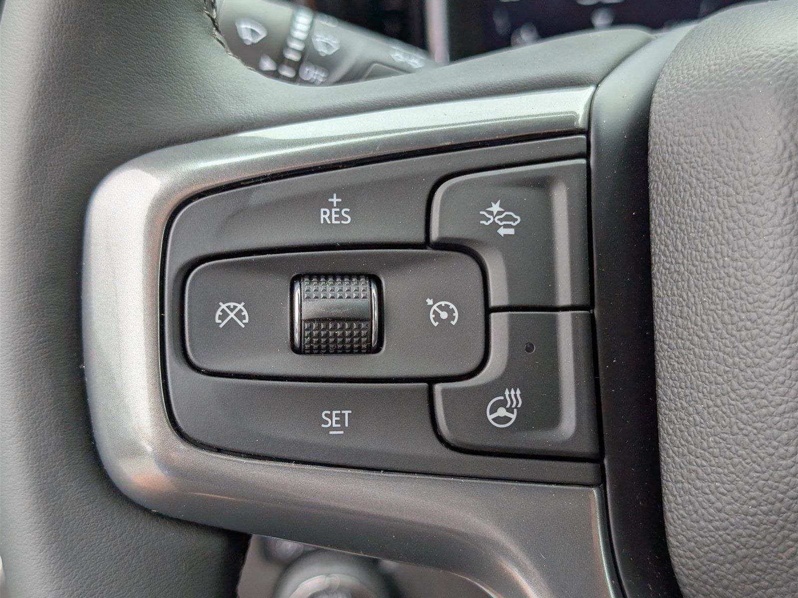 Used 2025 Chevrolet Silverado 1500 LT AWD/4WD image 18