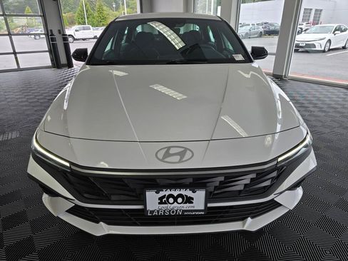 Used 2025 Hyundai Elantra SEL FWD image 8