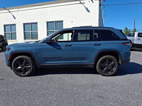 Used 2026 Jeep Grand Cherokee Limited w/ Limited Altitude Package AWD/4WD image 9