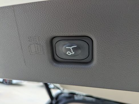 Used 2022 Lincoln Nautilus Reserve AWD/4WD image 12