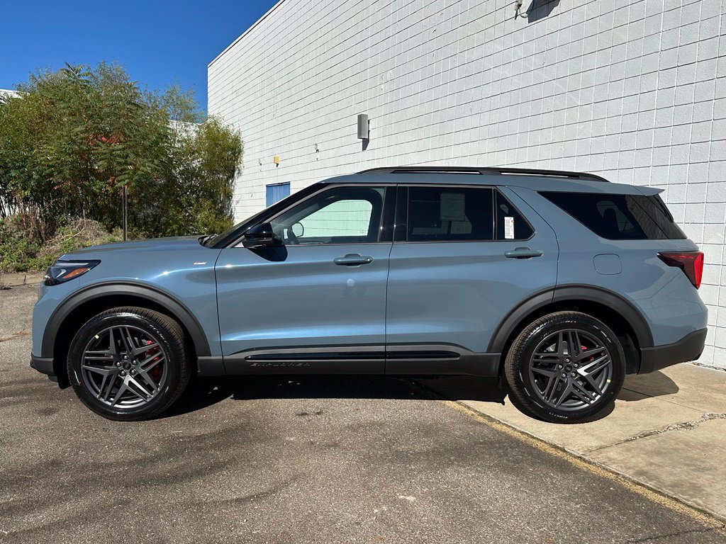New 2027 Ford Explorer ST-Line w/ Premium Package AWD/4WD image 2