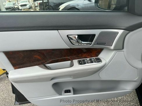 Used 2015 Jaguar XF Premium image 15