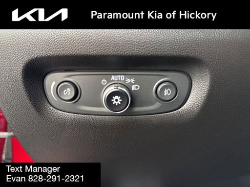 Used 2021 Chevrolet Traverse LT image 21