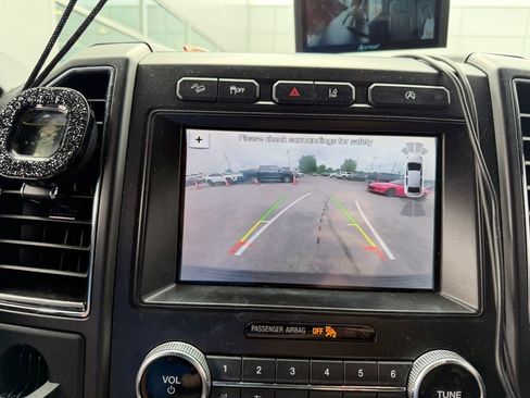 Used 2019 Ford Expedition Limited w/ Driver Assistance Package AWD/4WD image 10