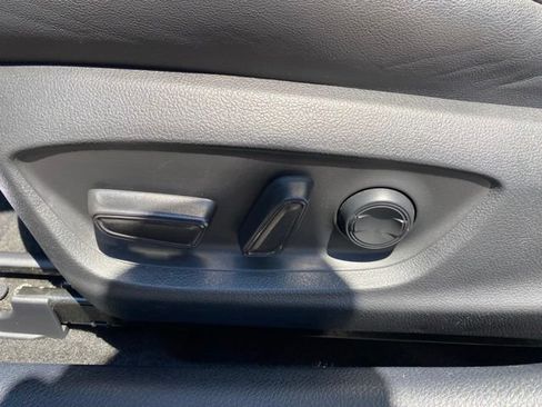 Used 2021 Toyota Avalon XLE w/ Moonroof Package FWD image 30