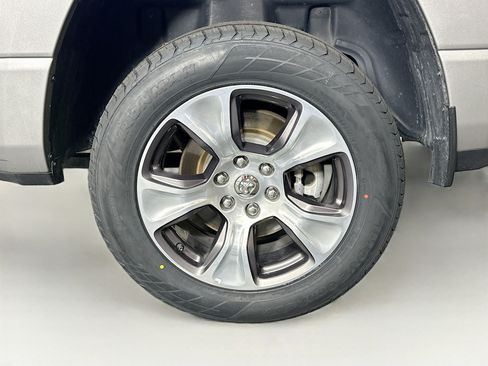 Used 2024 RAM 1500 Laramie AWD/4WD image 11
